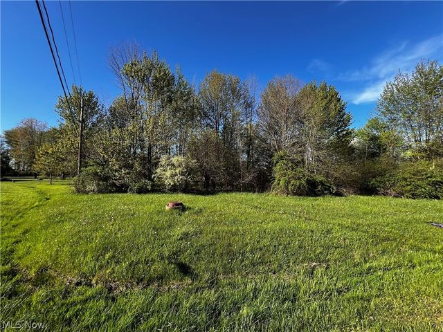 952 Lunar Lane, Roaming Shores, OH 44085