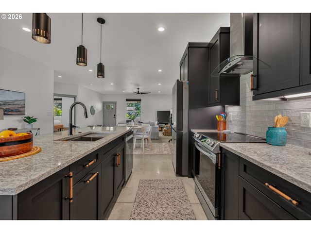 6738 Nw 271ST Ave, Hillsboro, OR 97124