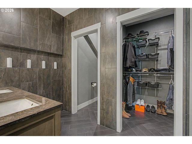 6738 Nw 271ST Ave, Hillsboro, OR 97124
