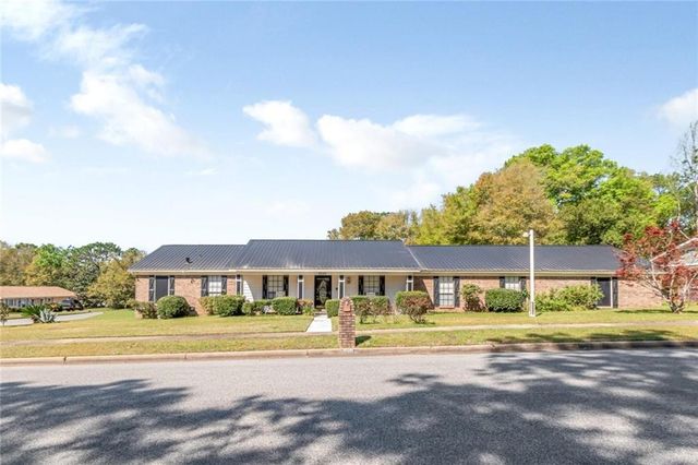 2820 Woodmill Lane, Mobile, AL 36695