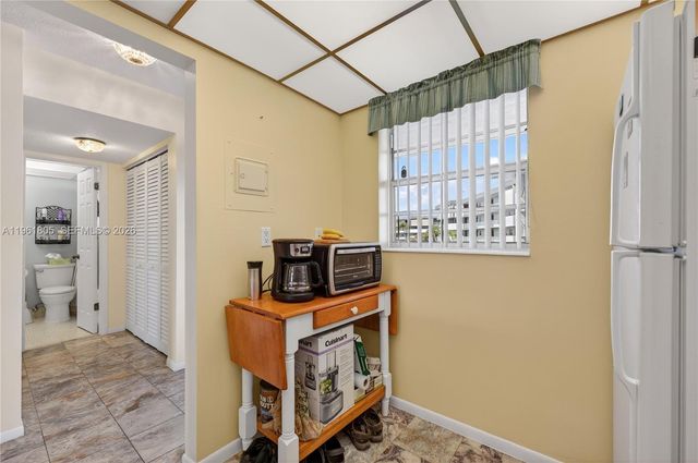 2800 NW 47th Terrace 205B, Lauderdale Lakes, FL 33313