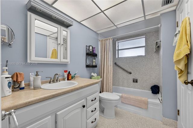 2800 NW 47th Terrace 205B, Lauderdale Lakes, FL 33313