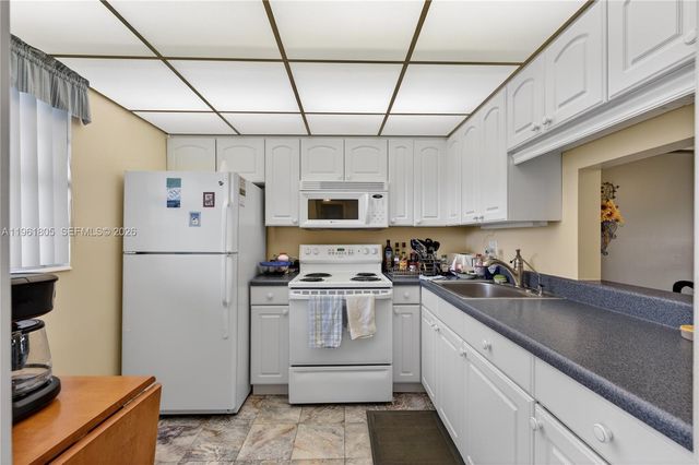 2800 NW 47th Terrace 205B, Lauderdale Lakes, FL 33313