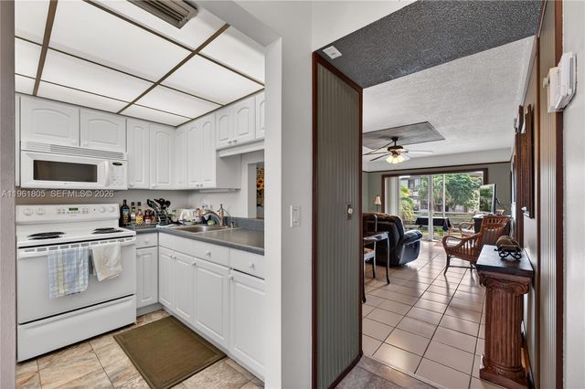2800 NW 47th Terrace 205B, Lauderdale Lakes, FL 33313