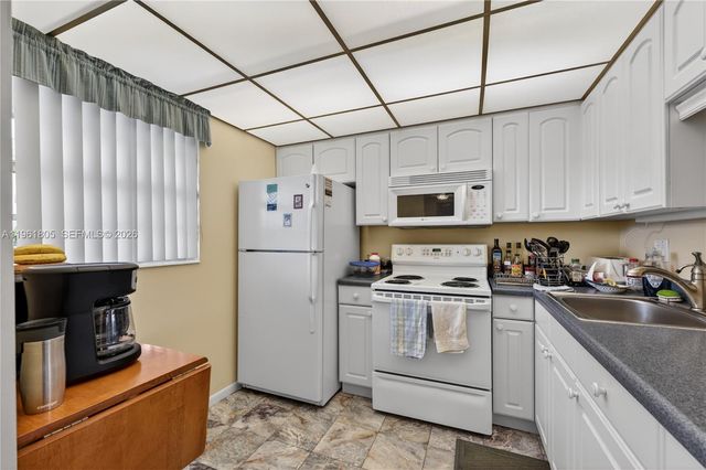 2800 NW 47th Terrace 205B, Lauderdale Lakes, FL 33313