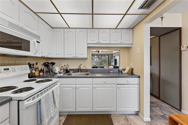 2800 NW 47th Terrace 205B, Lauderdale Lakes, FL 33313
