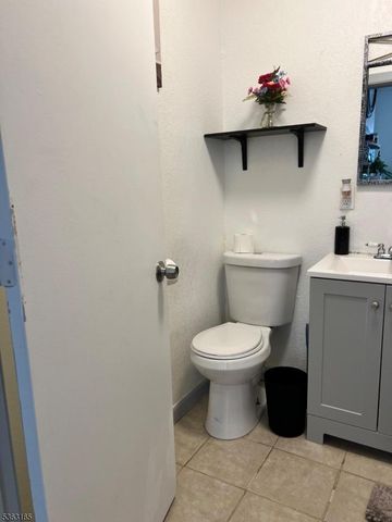 175 3Rd St, Newark City, NJ 07107