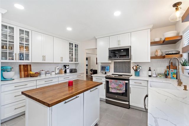 7853 ROLLING GROVE DRIVE E, Lakeland, FL 33810