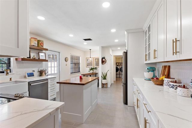 7853 ROLLING GROVE DRIVE E, Lakeland, FL 33810