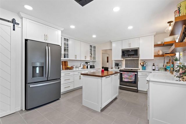 7853 ROLLING GROVE DRIVE E, Lakeland, FL 33810