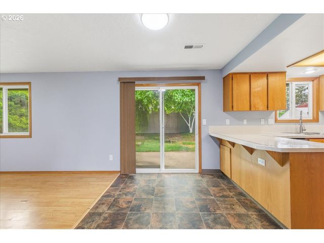 6658 Se GRACE St, Hillsboro, OR 97123