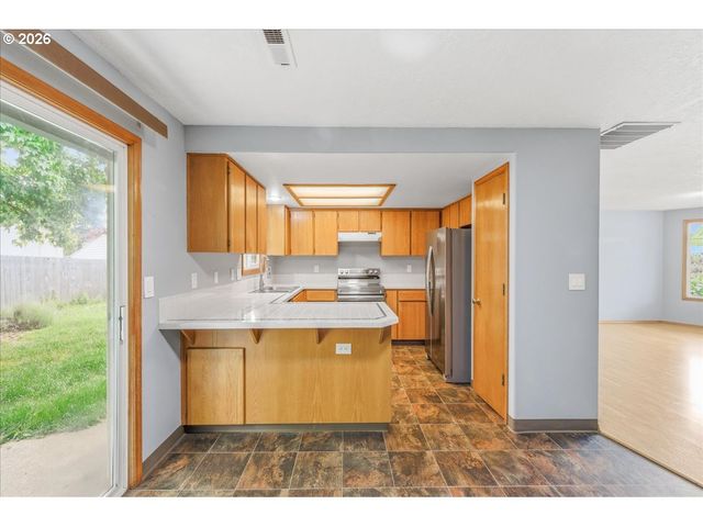 6658 Se GRACE St, Hillsboro, OR 97123