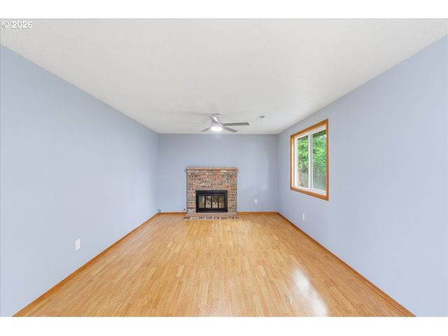 6658 Se GRACE St, Hillsboro, OR 97123