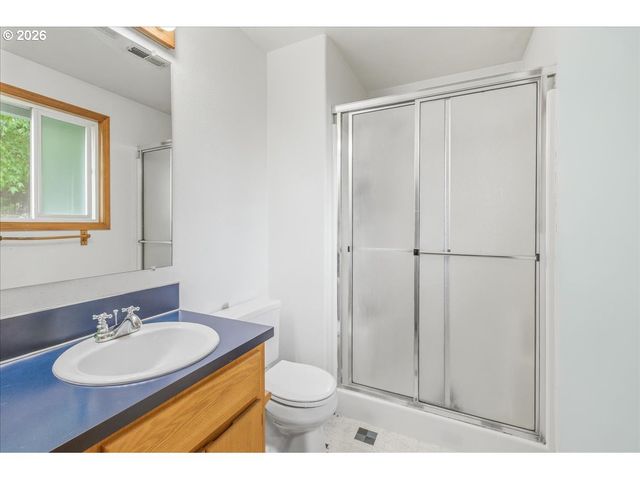 6658 Se GRACE St, Hillsboro, OR 97123