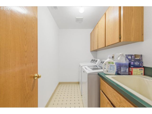 6658 Se GRACE St, Hillsboro, OR 97123