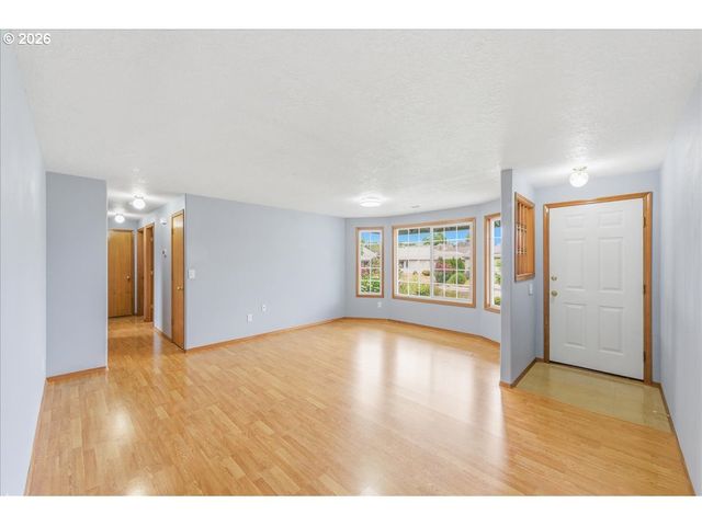 6658 Se GRACE St, Hillsboro, OR 97123