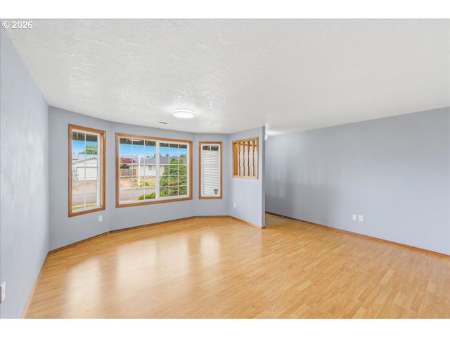 6658 Se GRACE St, Hillsboro, OR 97123