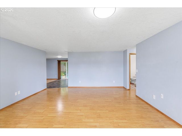 6658 Se GRACE St, Hillsboro, OR 97123