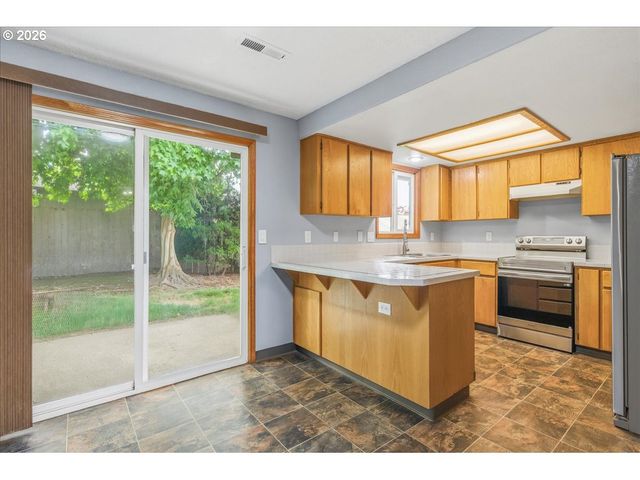 6658 Se GRACE St, Hillsboro, OR 97123
