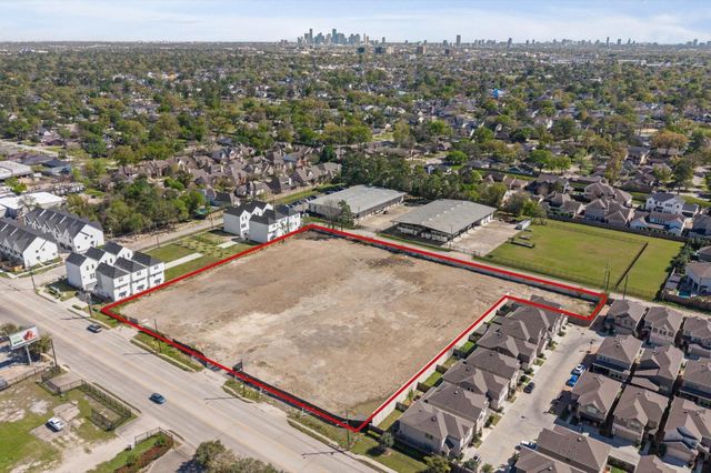 3919 Pinemont Drive, Houston, TX 77018