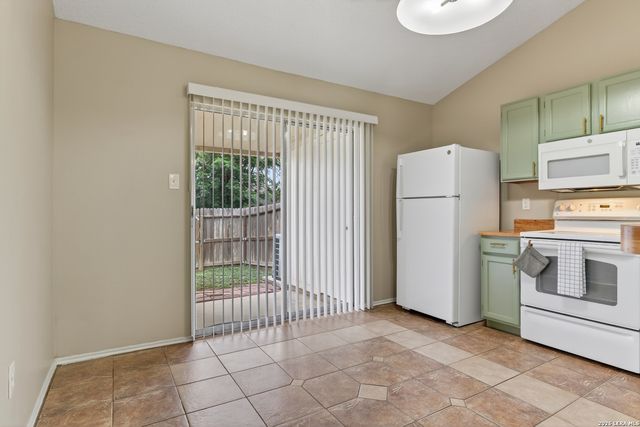 10254 Dover Rdg Apt 806, San Antonio, TX 78250