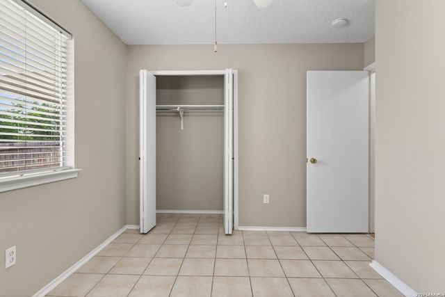 10254 Dover Rdg Apt 806, San Antonio, TX 78250