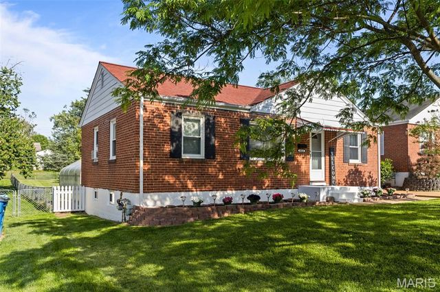 9814 Huntingdon Lane, St Louis, MO 63123