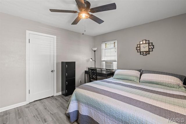 9814 Huntingdon Lane, St Louis, MO 63123