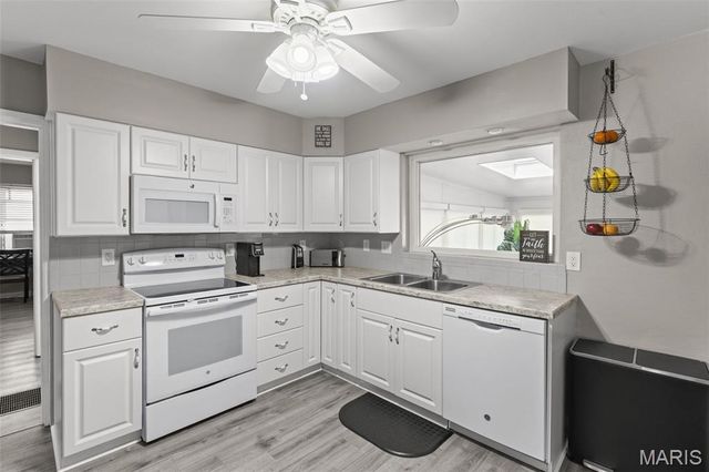 9814 Huntingdon Lane, St Louis, MO 63123