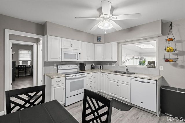 9814 Huntingdon Lane, St Louis, MO 63123