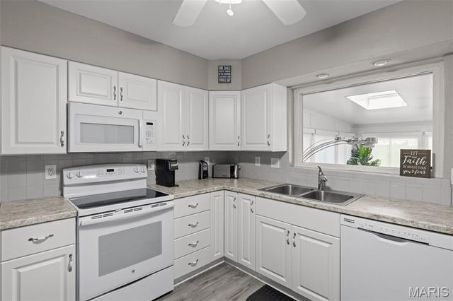 9814 Huntingdon Lane, St Louis, MO 63123