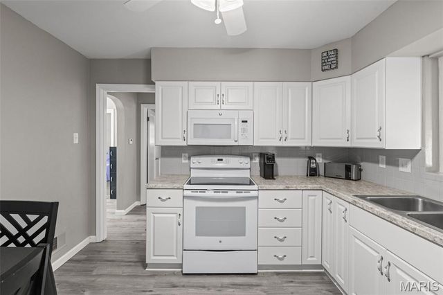 9814 Huntingdon Lane, St Louis, MO 63123