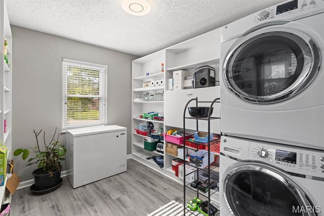 9814 Huntingdon Lane, St Louis, MO 63123