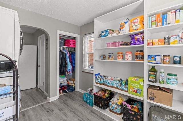 9814 Huntingdon Lane, St Louis, MO 63123