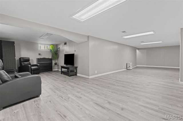 9814 Huntingdon Lane, St Louis, MO 63123