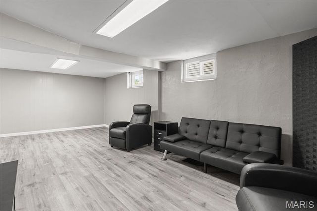 9814 Huntingdon Lane, St Louis, MO 63123