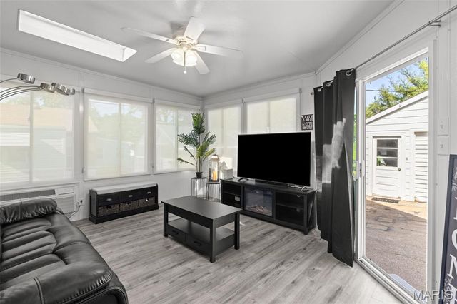 9814 Huntingdon Lane, St Louis, MO 63123