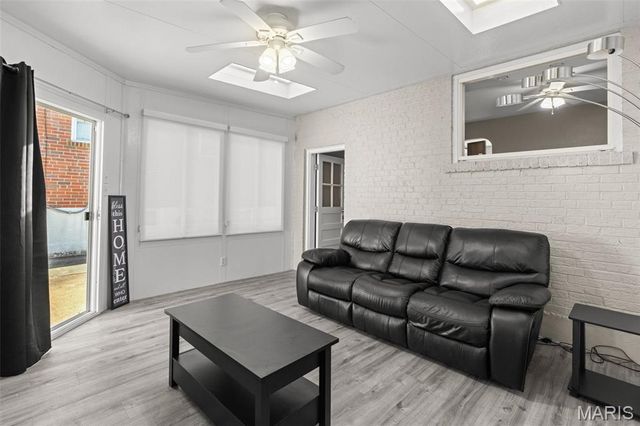 9814 Huntingdon Lane, St Louis, MO 63123
