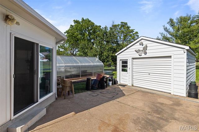 9814 Huntingdon Lane, St Louis, MO 63123