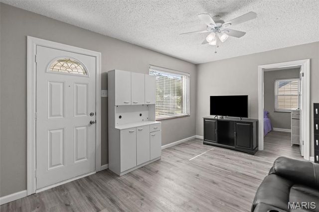 9814 Huntingdon Lane, St Louis, MO 63123