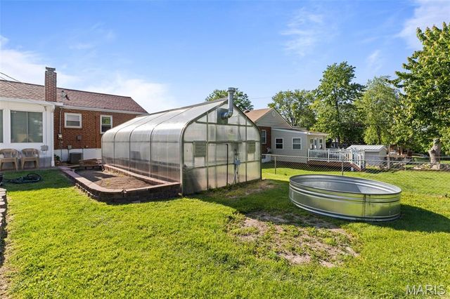 9814 Huntingdon Lane, St Louis, MO 63123