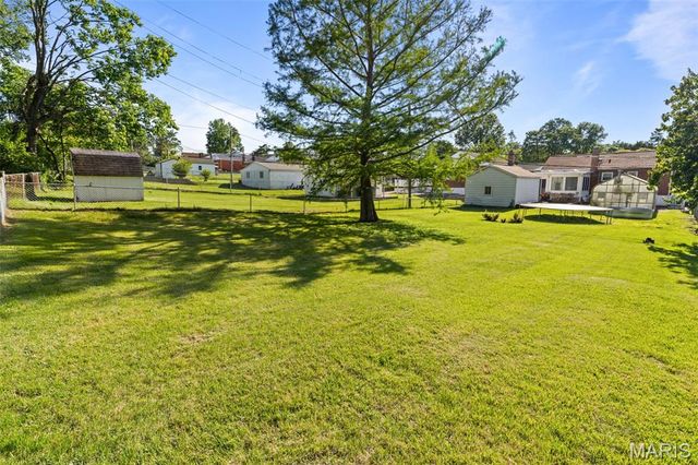 9814 Huntingdon Lane, St Louis, MO 63123