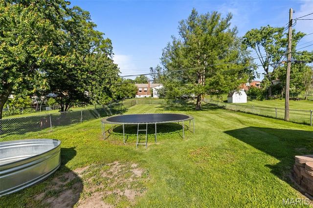 9814 Huntingdon Lane, St Louis, MO 63123