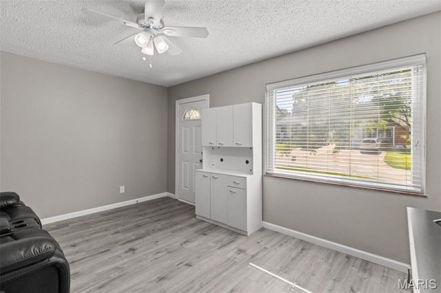 9814 Huntingdon Lane, St Louis, MO 63123