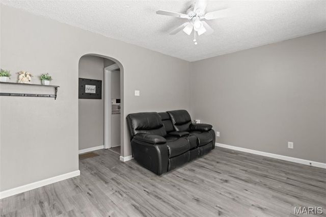 9814 Huntingdon Lane, St Louis, MO 63123