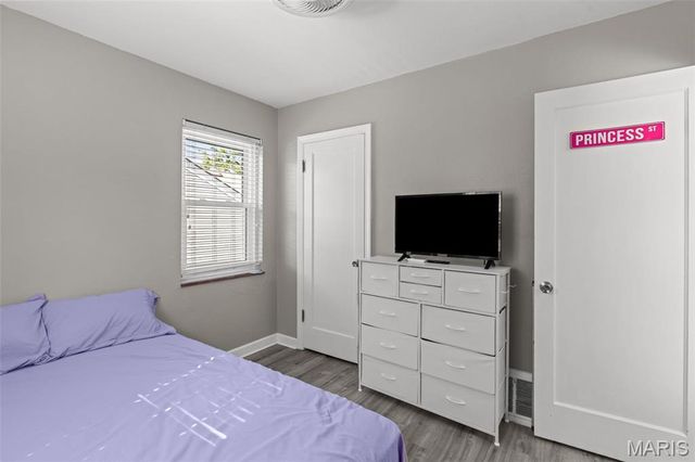 9814 Huntingdon Lane, St Louis, MO 63123