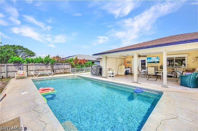736 96th AVE N, Naples, FL 34108