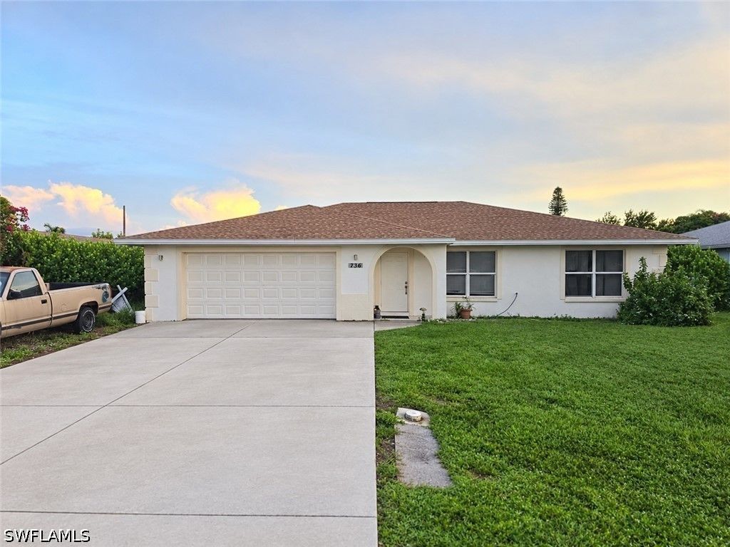 736 96th AVE N, Naples, FL 34108