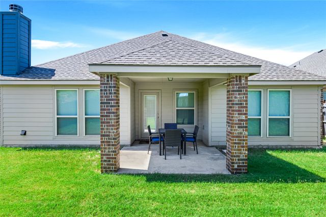 945 Lake Woodland Drive, Little Elm, TX 75068