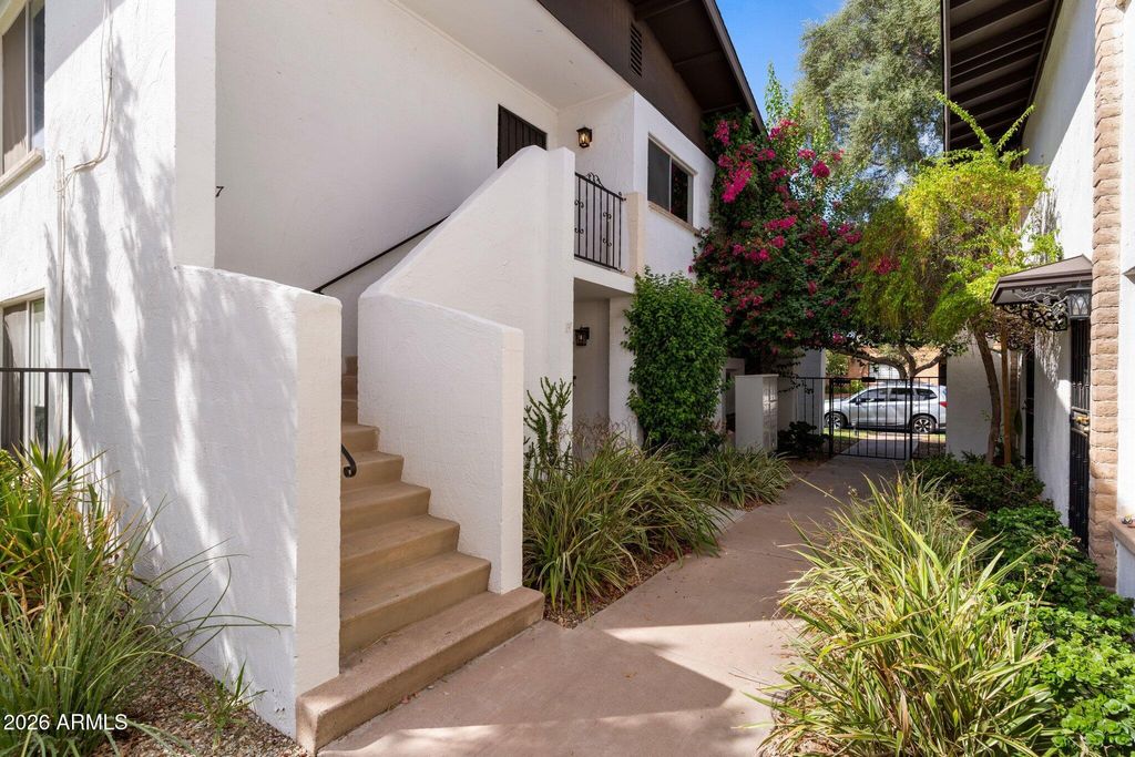 3637 E MONTEROSA Street 17, Phoenix, AZ 85018 — photo 2